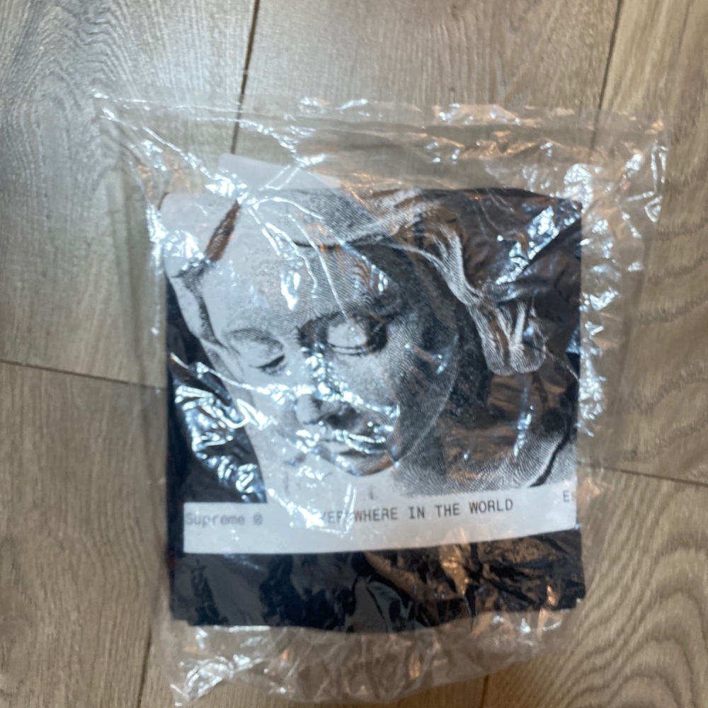 Black everywhere tee size L